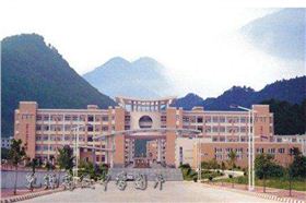 极悦娱乐畅销双12寸中远程线阵音响走进乳源中学