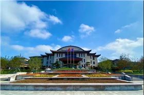 威海市蓝湖宾馆选用极悦娱乐GL有源线阵音响产品