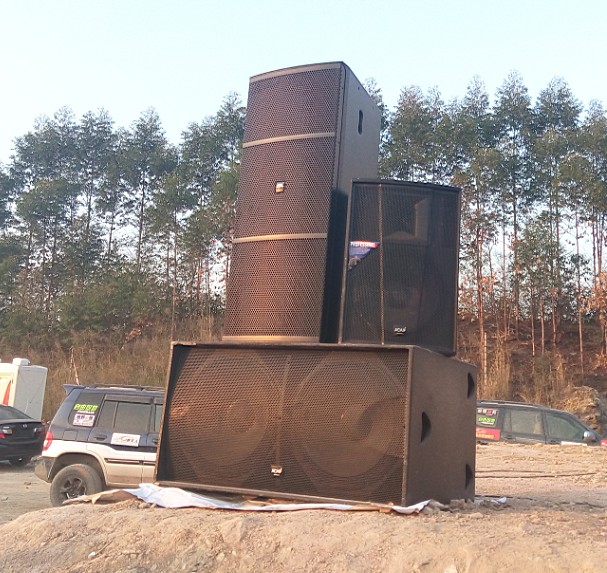 极悦娱乐专业舞台灯光音响设备租赁7 (1).jpg