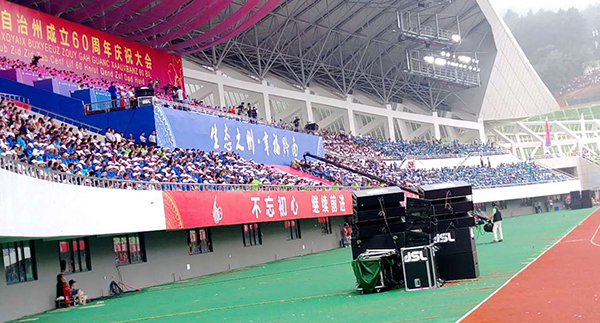 大型线阵音响设备助阵黔南州60周年文艺演出