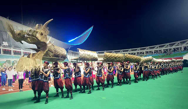 大型线阵音响设备助阵黔南州60周年文艺演出