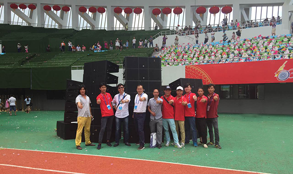 大型线阵音响设备助阵黔南州60周年文艺演出