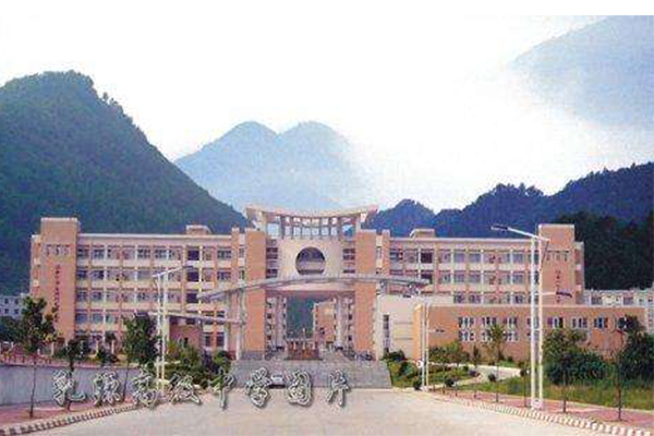 极悦娱乐畅销双12寸中远程线阵音响走进乳源中学