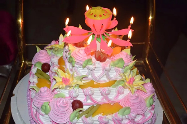 极悦娱乐三月员工生日会