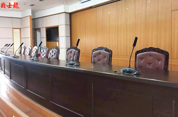 会议室音响设备混响延时不当