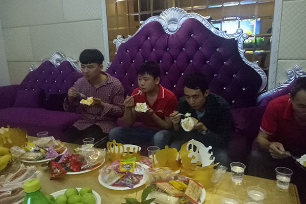 极悦娱乐音响11月份员工生日会