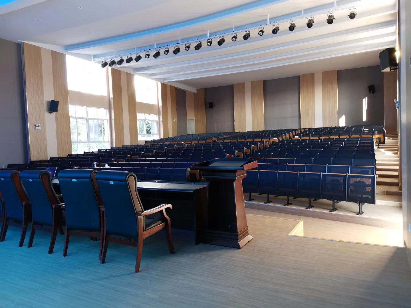 【极悦娱乐案例】云南楚雄州永安学校多功能报告厅