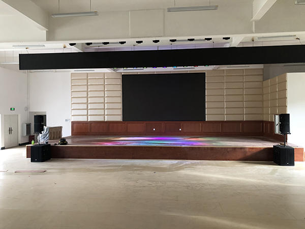 【极悦娱乐案例】宜良草甸云龙小学报告厅使用JSL品牌的K6/K7