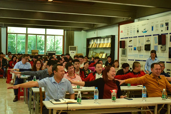 执行力!极悦娱乐邀汇聚金牌讲师举行全员培训会