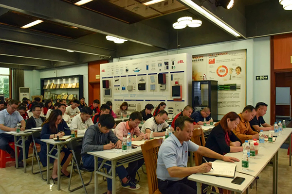 执行力!极悦娱乐邀汇聚金牌讲师举行全员培训会